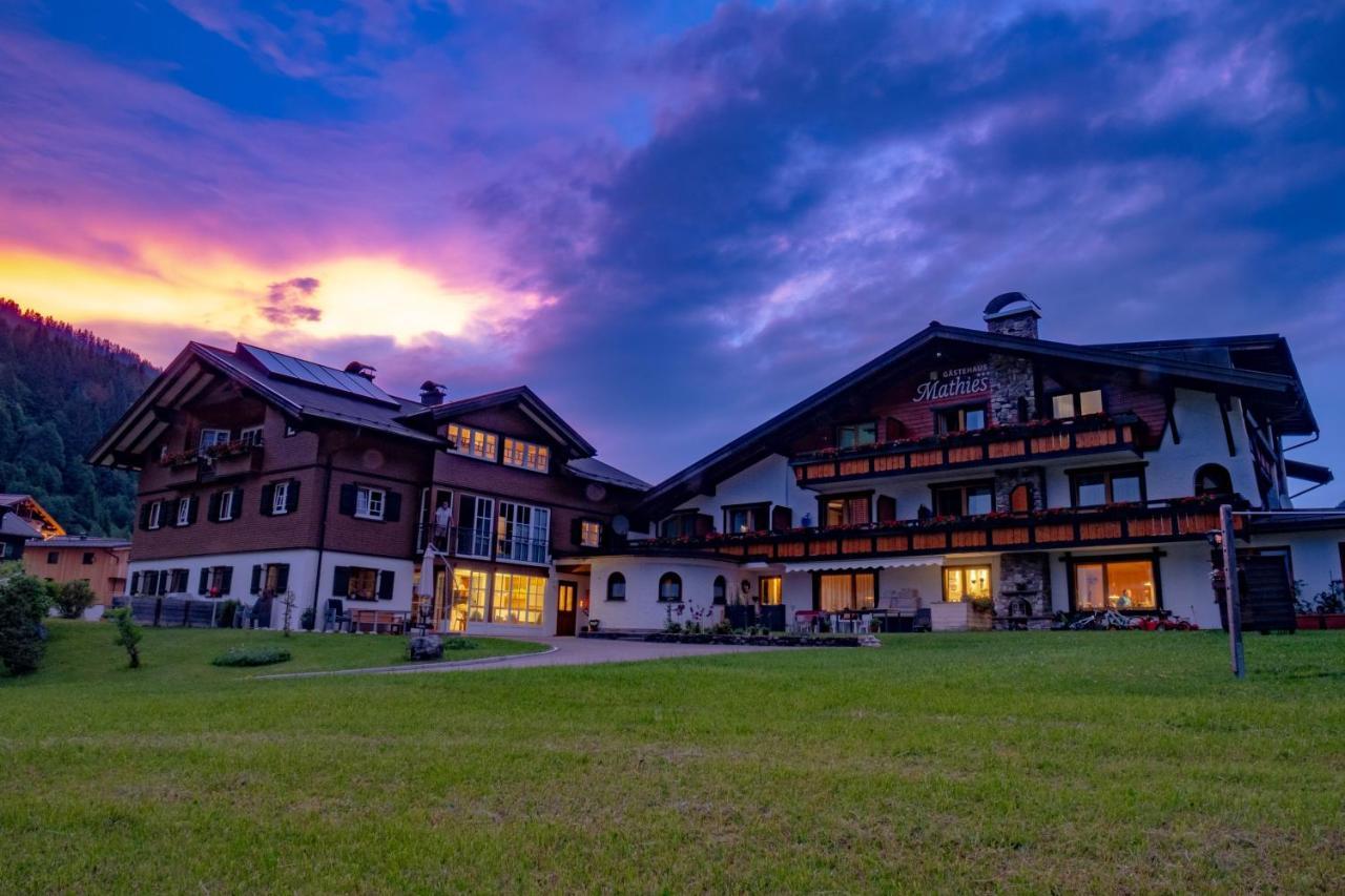 Gaestehaus Mathies Hotel Mittelberg Exterior photo