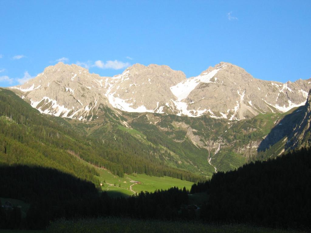 Gaestehaus Mathies Hotel Mittelberg Exterior photo